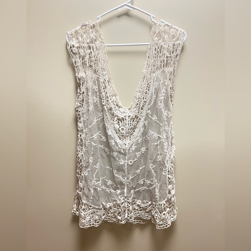 SOLD!!! - Beautiful Plus Size Cream Lace Crochet Top Size XL